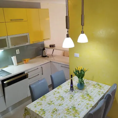 Azure View Lejlighed Split